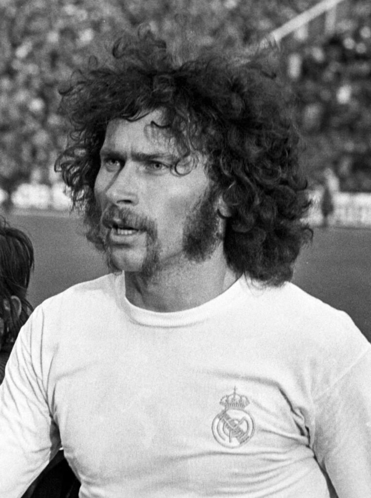 Paul Breitner Vermögen: Einblicke in das Finanzielle Imperium des Fußball-Stars